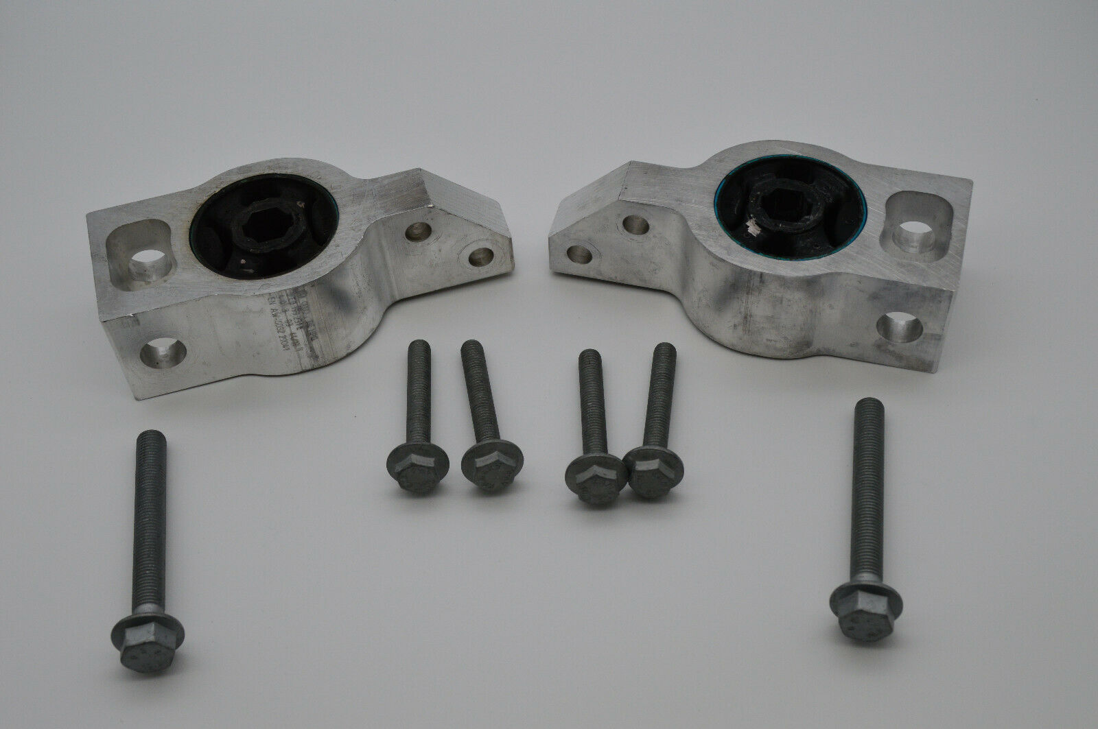 Original VW Lagerbock vorn Achslager Gummilager Querlenker Satz 3C0199231E